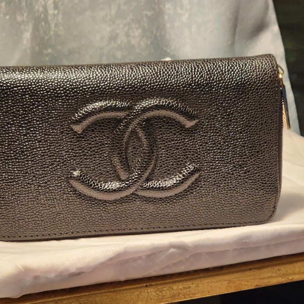 Chanel Authentic caviar wallet !